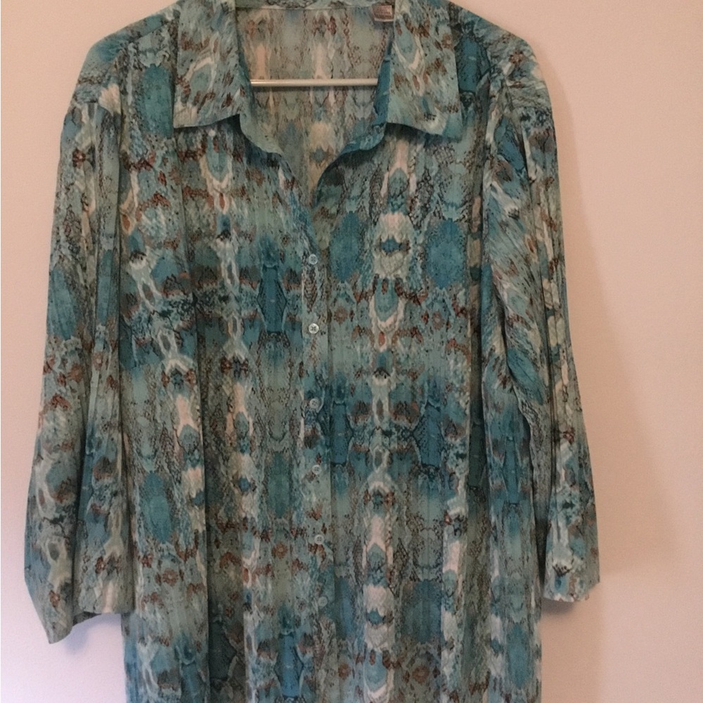 Women’s Teal Patterned Button-Up Blouse